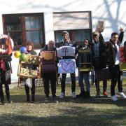 Gruppenfoto von der Aktion "Platz für Asyl"
