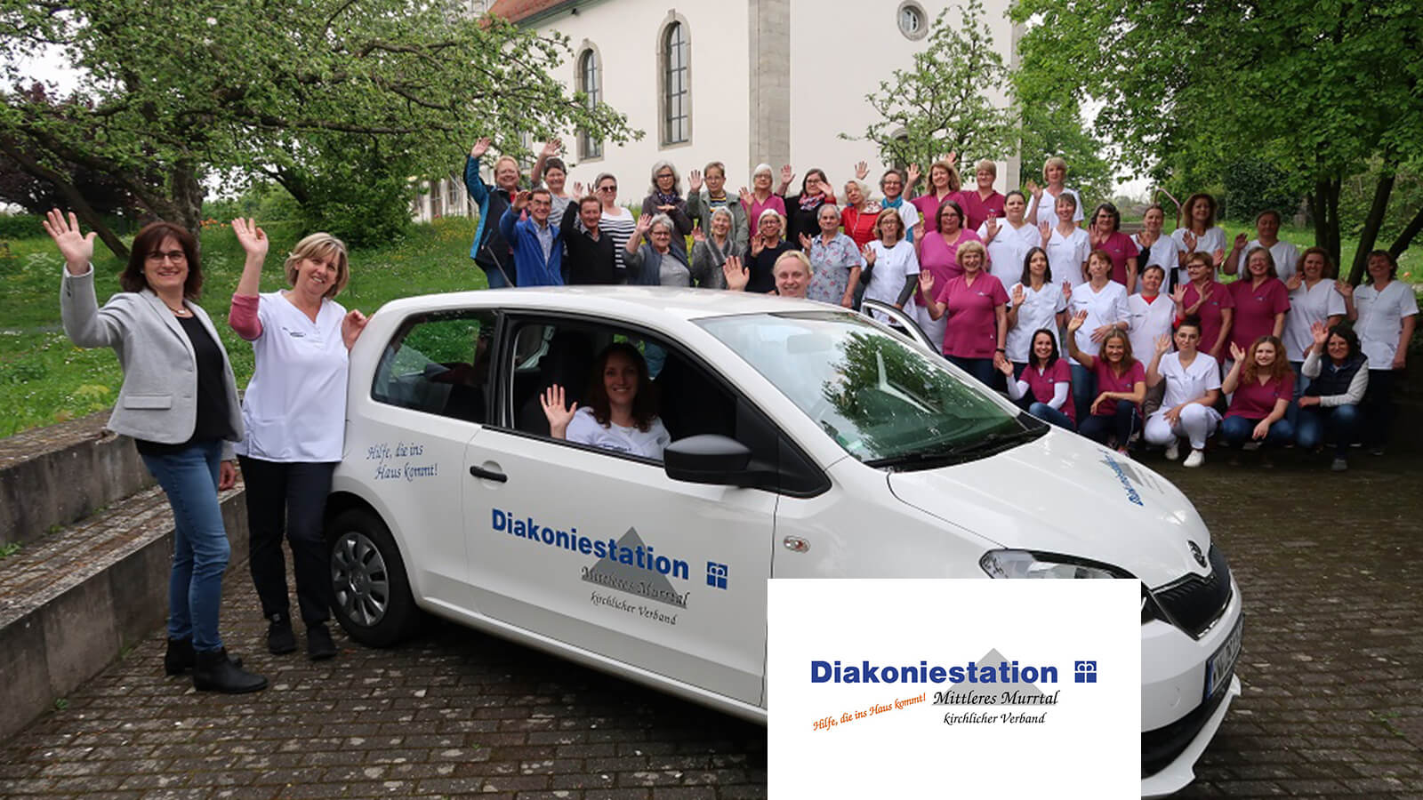 Gruppenbild mit weissem Auto der Diakonie | Diakoniestation Mittleres Murrtal